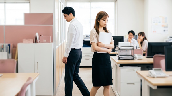 職場の同僚をセフレにするのはデメリットの方が多い